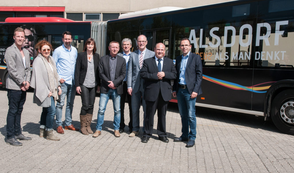 Bock auf Alsdorf: Freizeitstadt Alsdorf präsentiert sich mit XXL-Werbung auf Aseag-Bus – Sechs Partner machen sich gemeinsam für Standort stark